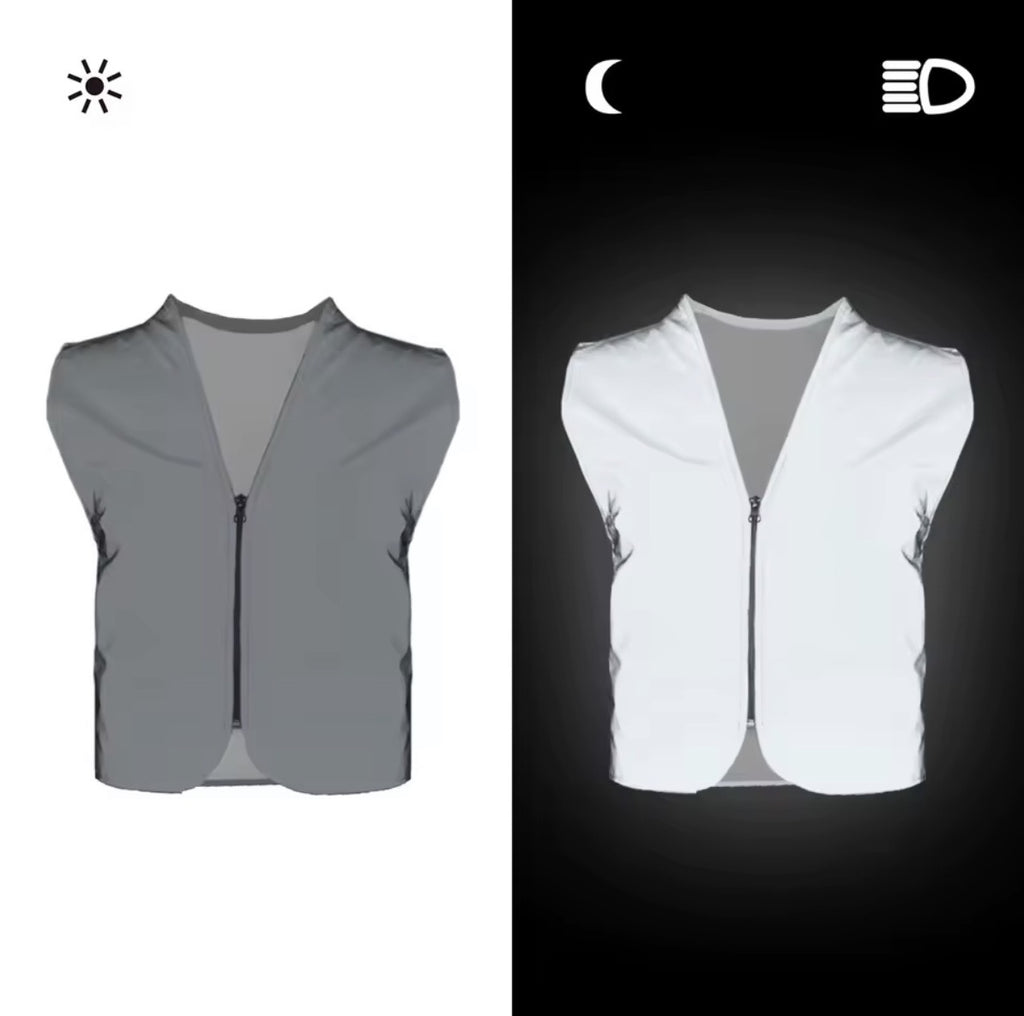 Gilet réfléchissant GlideSafely : gris en journée, blanc lumineux dans les phares la nuit